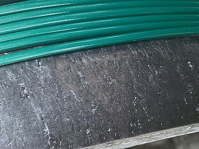 和田PE包塑絲使塑料與鍍鋅鐵絲牢固的結合在一起