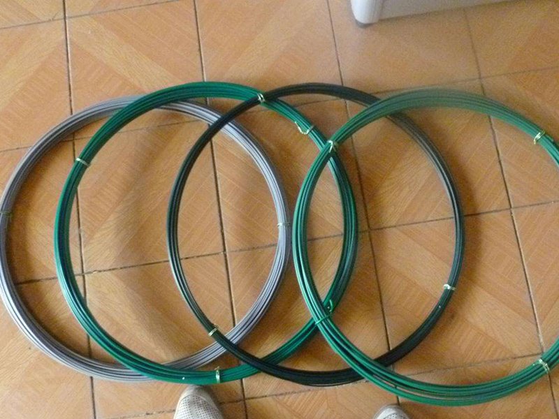 包塑鐵絲防腐蝕，抗老化，比一般鐵絲使用壽命更長