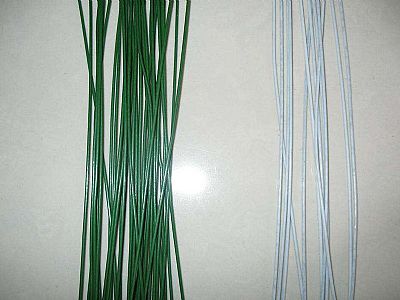 和田PVC包塑絲勾花網(wǎng)護(hù)欄使塑料與鋅絲牢固結(jié)合在一起